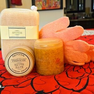 Bath Salts, Spa Gloves and Sponge Set